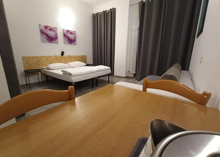 Airport Boulevard Guesthouse